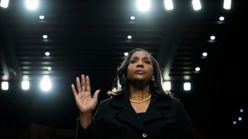 Justiça dos EUA impede Trump de demitir Lisa Cook, diretora do Fed