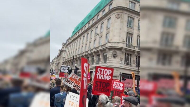 Manifestantes protestam contra visita de Trump à Inglaterra. Vídeo