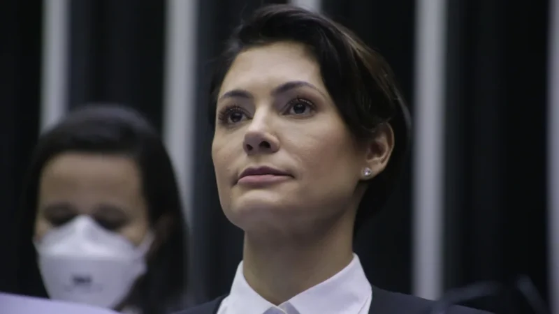 Michelle diz a jornal que estará pronta para assumir “candidatura política”