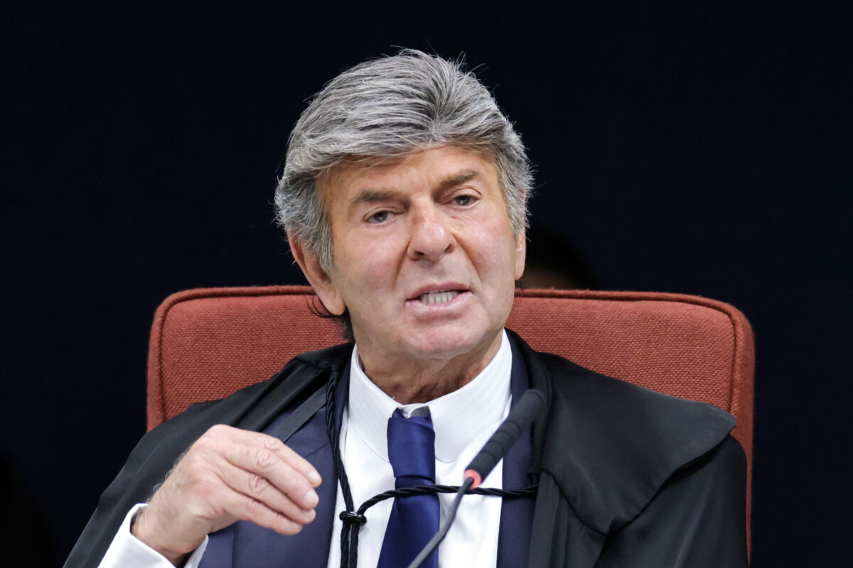 Com Fux, STF forma maioria para reconhecer delação de Mauro Cid