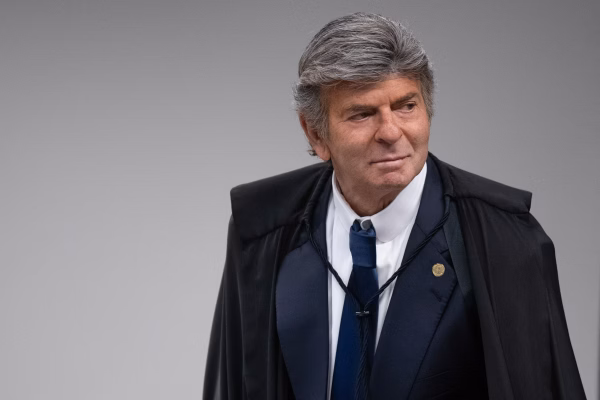 Fux já vota há 9 horas e diz que fica o tempo que for necessário