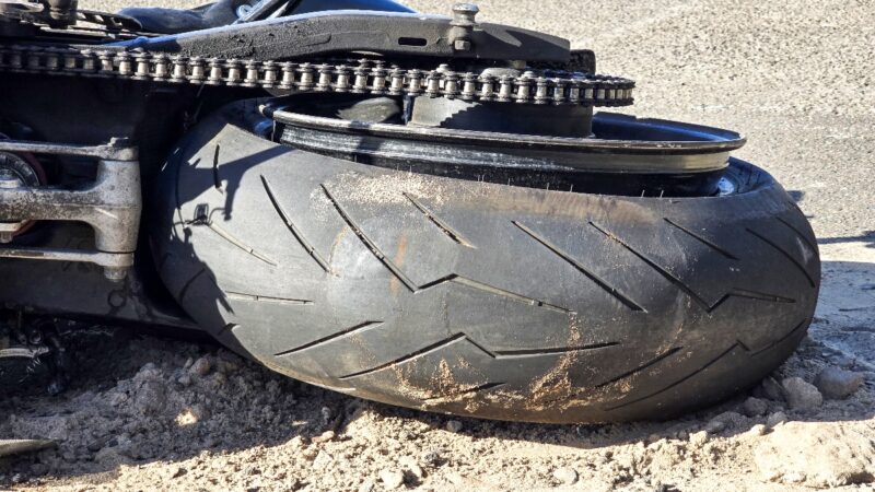 Motociclista morre em acidente com secretários e deputado do PT