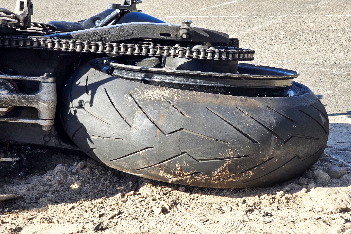 Motociclista morre em acidente com secretários e deputado do PT