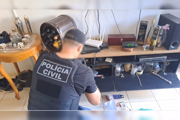 Abusador dopa, estupra garoto de 14 anos, filma crime e é preso no DF