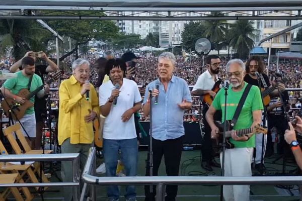 Ivete Sangalo é detonada por não comparecer a protestos da esquerda