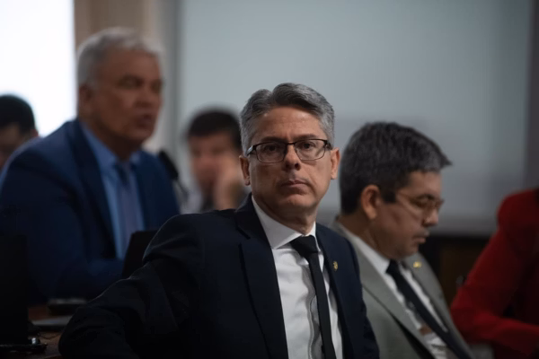 Do PT ao PL: veja lista de senadores que rejeitaram a PEC da Blindagem