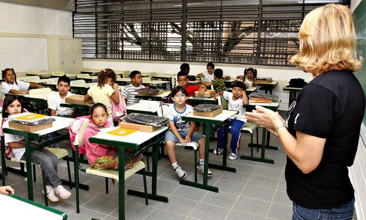Câmara aprova projeto que cria um sistema nacional de educação