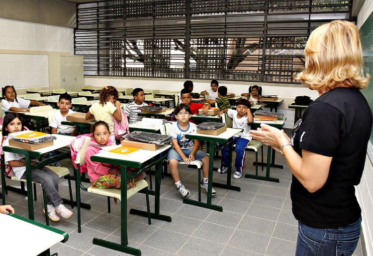 Câmara aprova projeto que cria um sistema nacional de educação