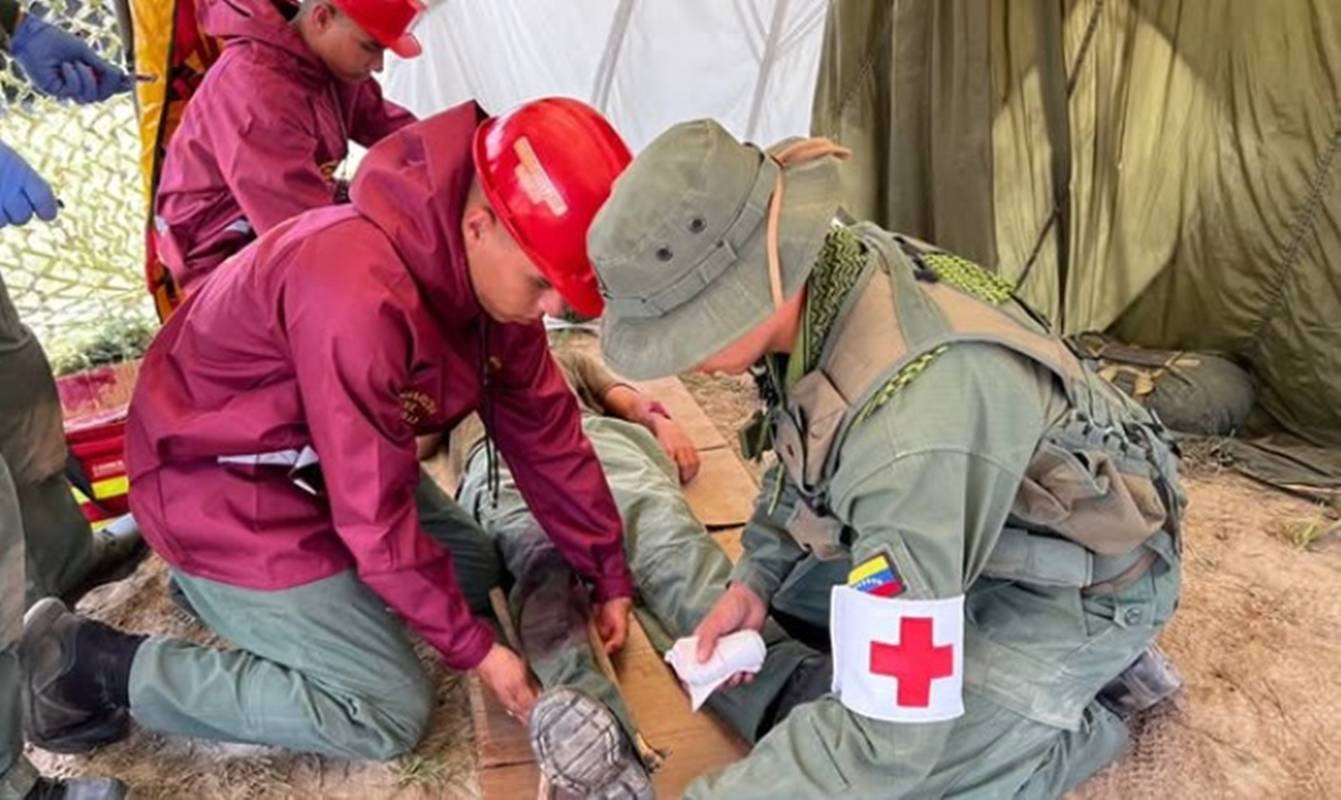 Sob ameaça dos EUA, governo Maduro simula resposta a conflito armado