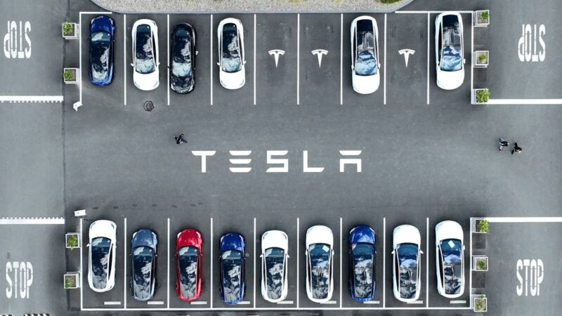 Pelo 8º mês seguido, vendas da Tesla, de Elon Musk, caem na Europa
