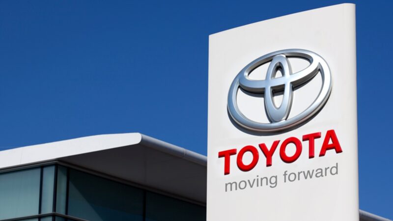 Toyota faz recall de quase 600 mil veículos por problemas no painel