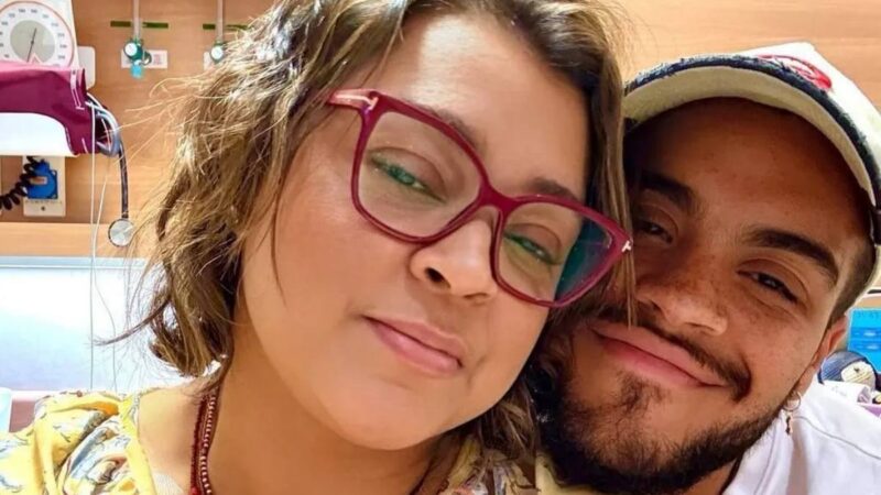 Francisco Gil homenageia Preta Gil em 1º show após morte da mãe