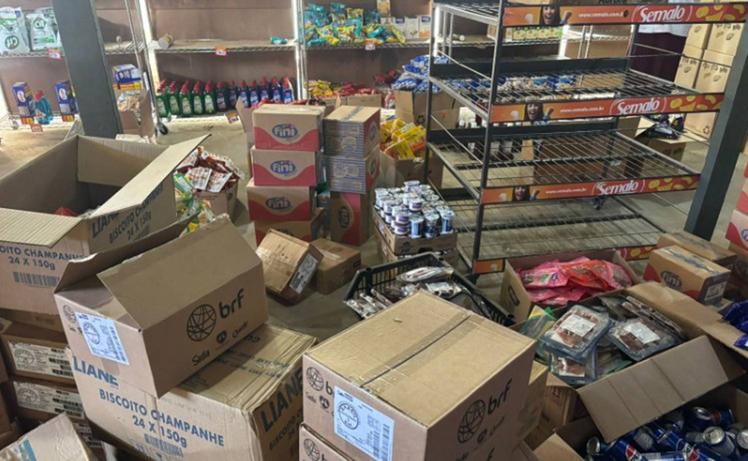 toneladas de produtos vencidos vendidos nas redes são apreendidos