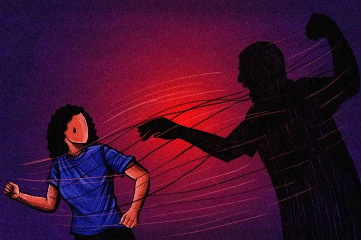 Mulher é atacada com cabo de vassoura e tem celular levado pelo marido