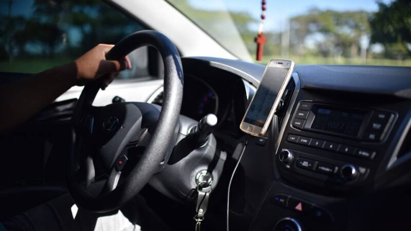 60% dos motoristas por aplicativo rejeitam vínculo CLT, diz pesquisa