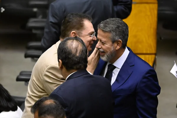 Câmara aprova isenção do Imposto de Renda para quem ganha até R$ 5 mil