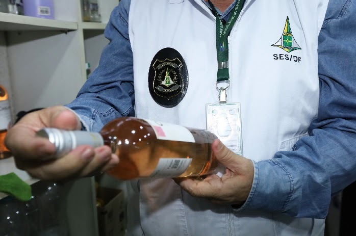 Força-Tarefa de Fiscalização de Bebidas no DF é Intensificada Após Suspeita de Intoxicação por Metanol