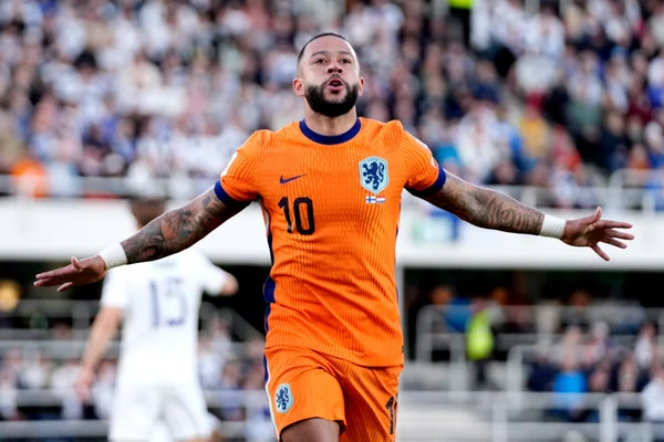 Memphis Depay dá show e se isola como maior assistente da Holanda