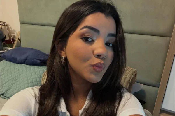 Ary Mirelle rebate críticas por beber álcool em período de amamentação