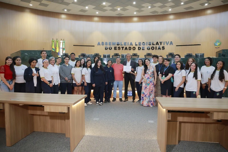 Estudantes de Aparecida de Goiânia conhecem o funcionamento da Assembleia