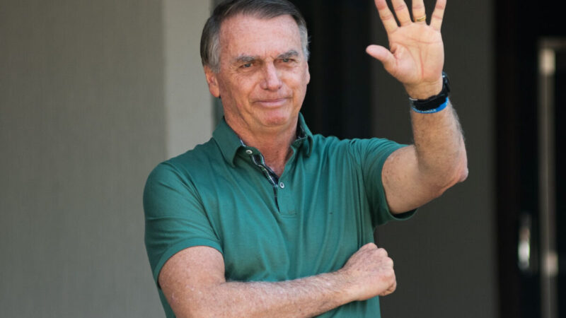 Defesa de Bolsonaro cita voto de Fux para pedir redução de pena ao STF