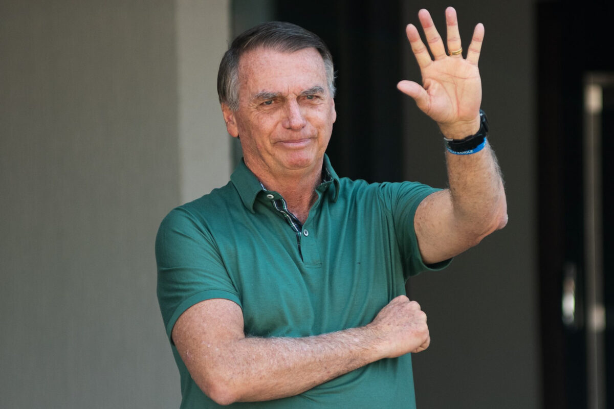 Defesa de Bolsonaro cita voto de Fux para pedir redução de pena ao STF