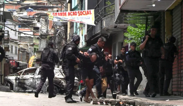 No Rio, Moraes ouve Cláudio Castro sobre megaoperação contra o CV