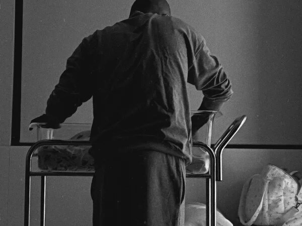 Vídeo: Daniel Alves aparece em raro registro com o filho