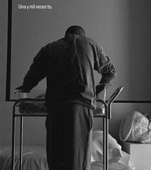 Vídeo: Daniel Alves aparece em raro registro com o filho