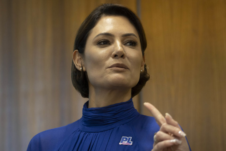 Michelle se manifesta sobre foto de Lula com Messias e evangélicos