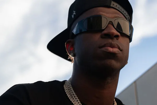 Saiba como foi o princípio de incêndio na casa de Vini Jr. na Espanha