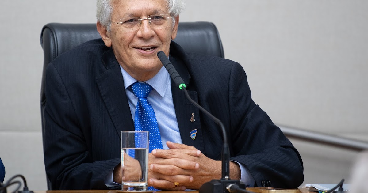 Recondução de Raimundo Ribeiro ao cargo de diretor da Adasa foi aprovada por unanimidade pela comissão da CLDF.