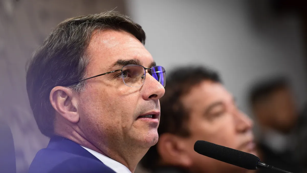 STF precisa de equilíbrio, não de mais confusão, diz Flávio Bolsonaro à CNN