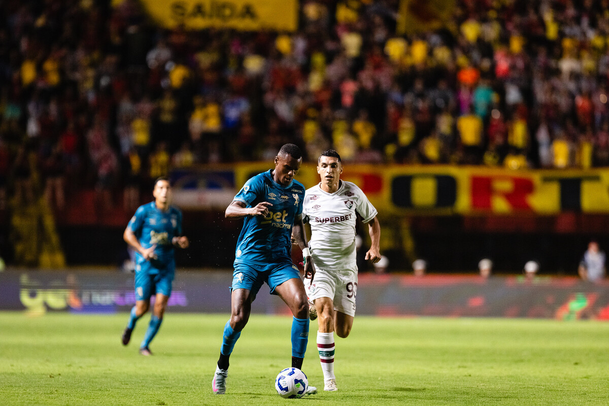 Sport marca no fim e arranca empata com o Fluminense pelo Brasileirão