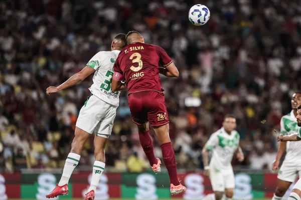 Fluminense marcou gol após aplicação da regra dos 8 segundos. Assista