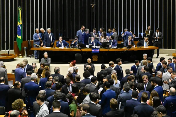 Imposto de Renda: Câmara analisa isenção para quem ganha até R$ 5 mil