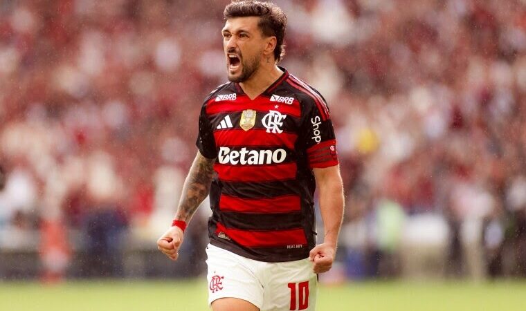 Flamengo se impõe no Maracanã, vence o Palmeiras e segue na briga pelo título do Brasileirão