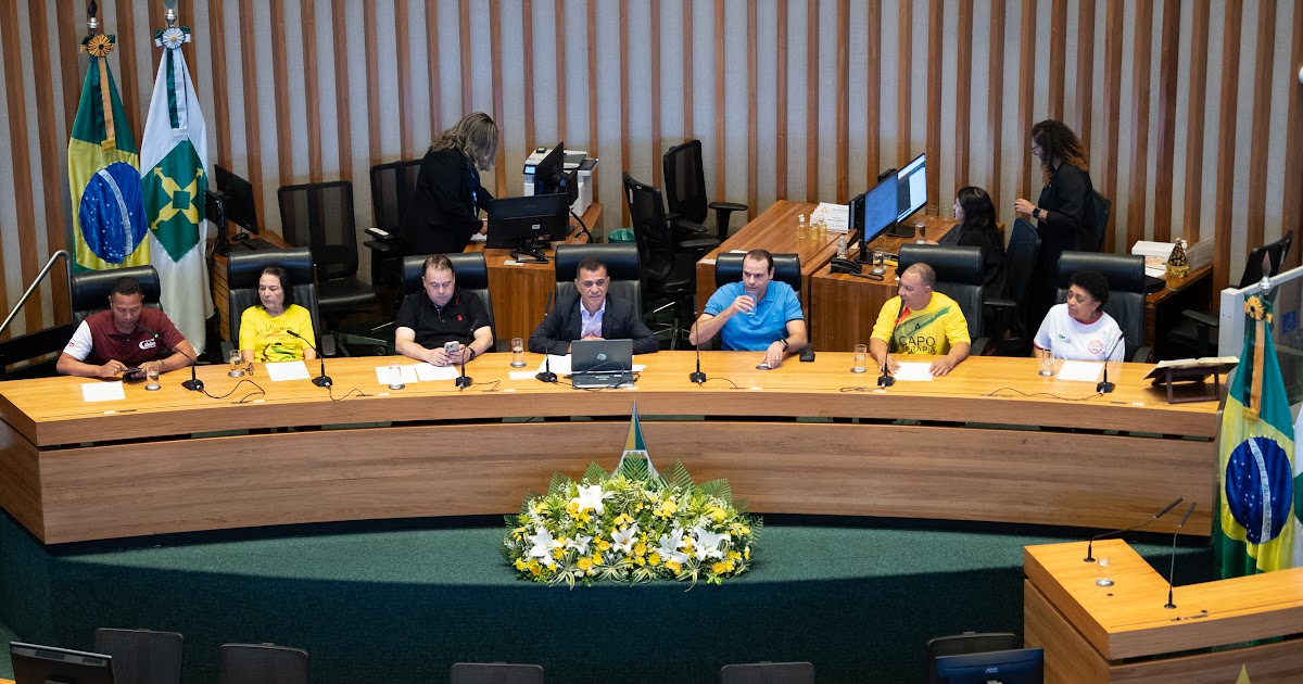 Professores e alunos de capoterapia recebem homenagem na Câmara Legislativa