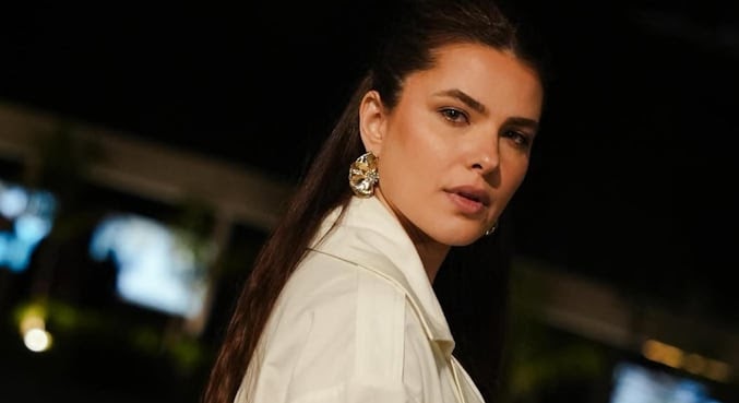 Thaís Melchior impressiona seguidores com look total white: ‘A colorimetria deve entrar em crise existencial depois de te ver’