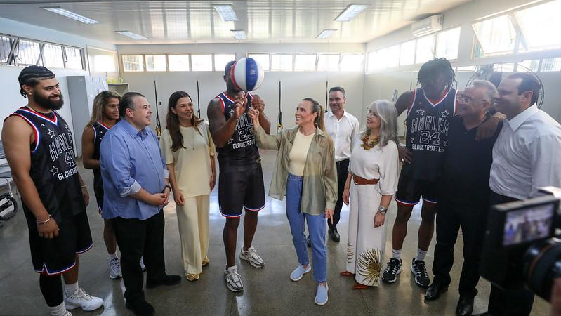 GDF leva Harlem Globetrotters a Ceilândia em ação social com estudantes