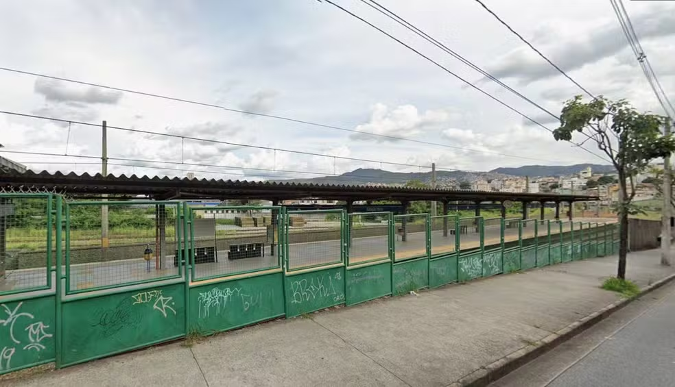 Homem morre após ser atropelado por veículo do metrô de BH