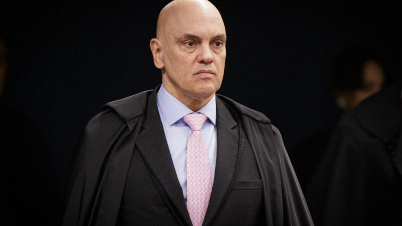 Moraes suspende destituição de advogados de ex-assessor de Bolsonaro
