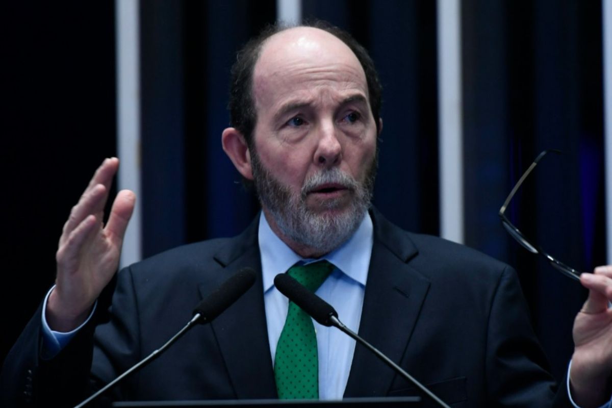 Risco fiscal pode criar crise de grande proporção no país, diz Armínio