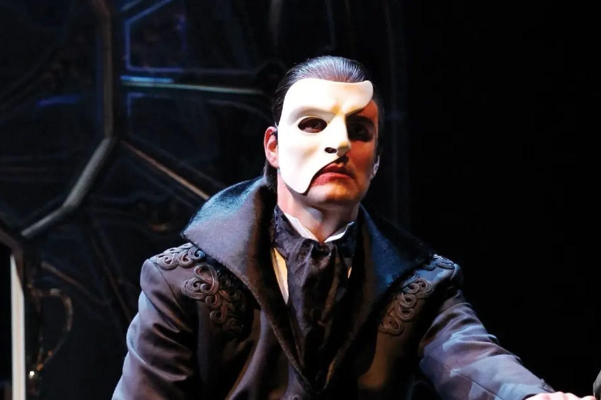 Ator Ben Lewis, de O Fantasma da Ópera, morre aos 46 anos