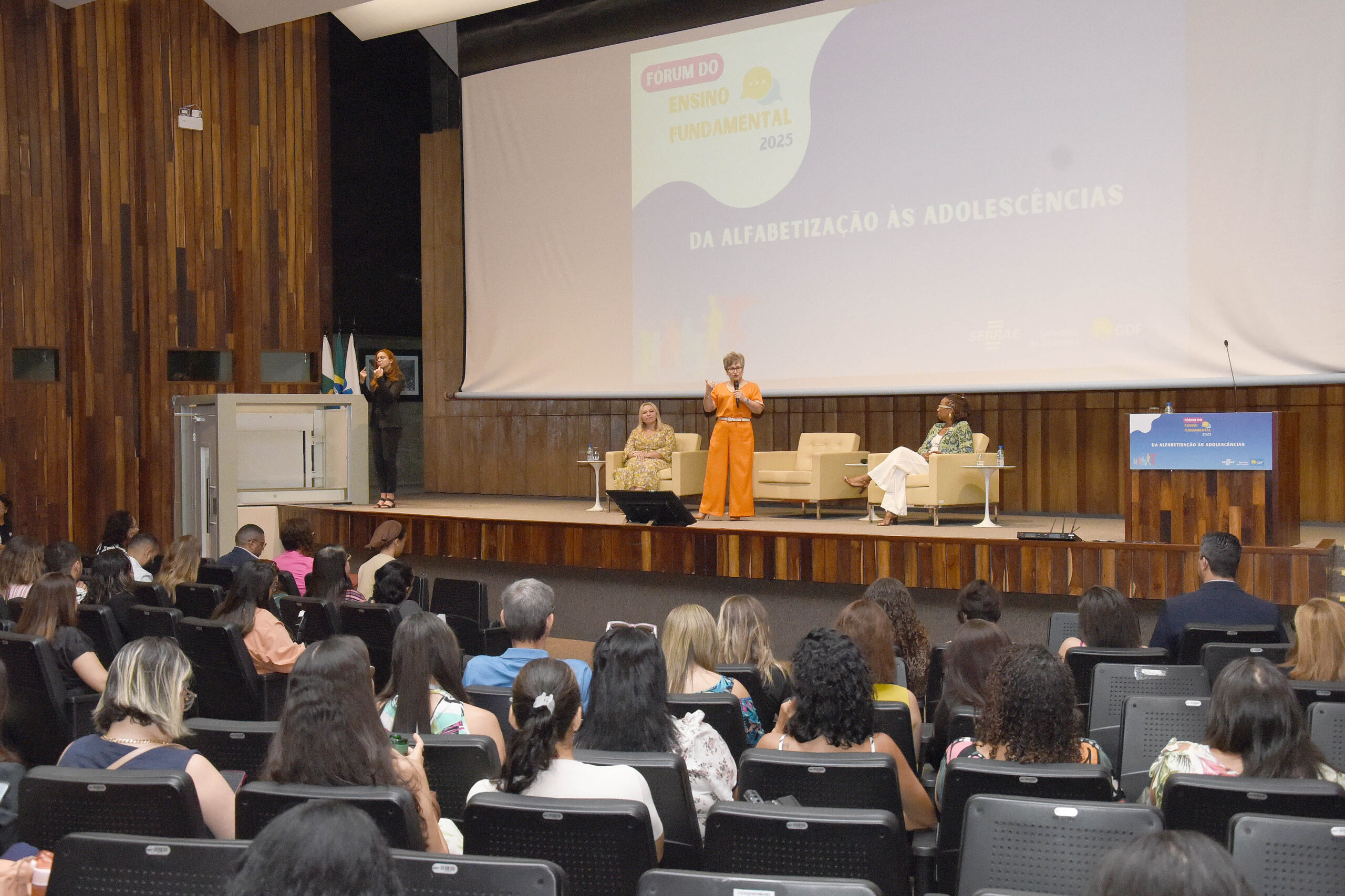 Fórum do Ensino Fundamental celebra práticas inovadoras da educação pública no DF