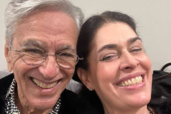 Paula Lavigne, esposa de Caetano Veloso, posta foto nua e cantor reage