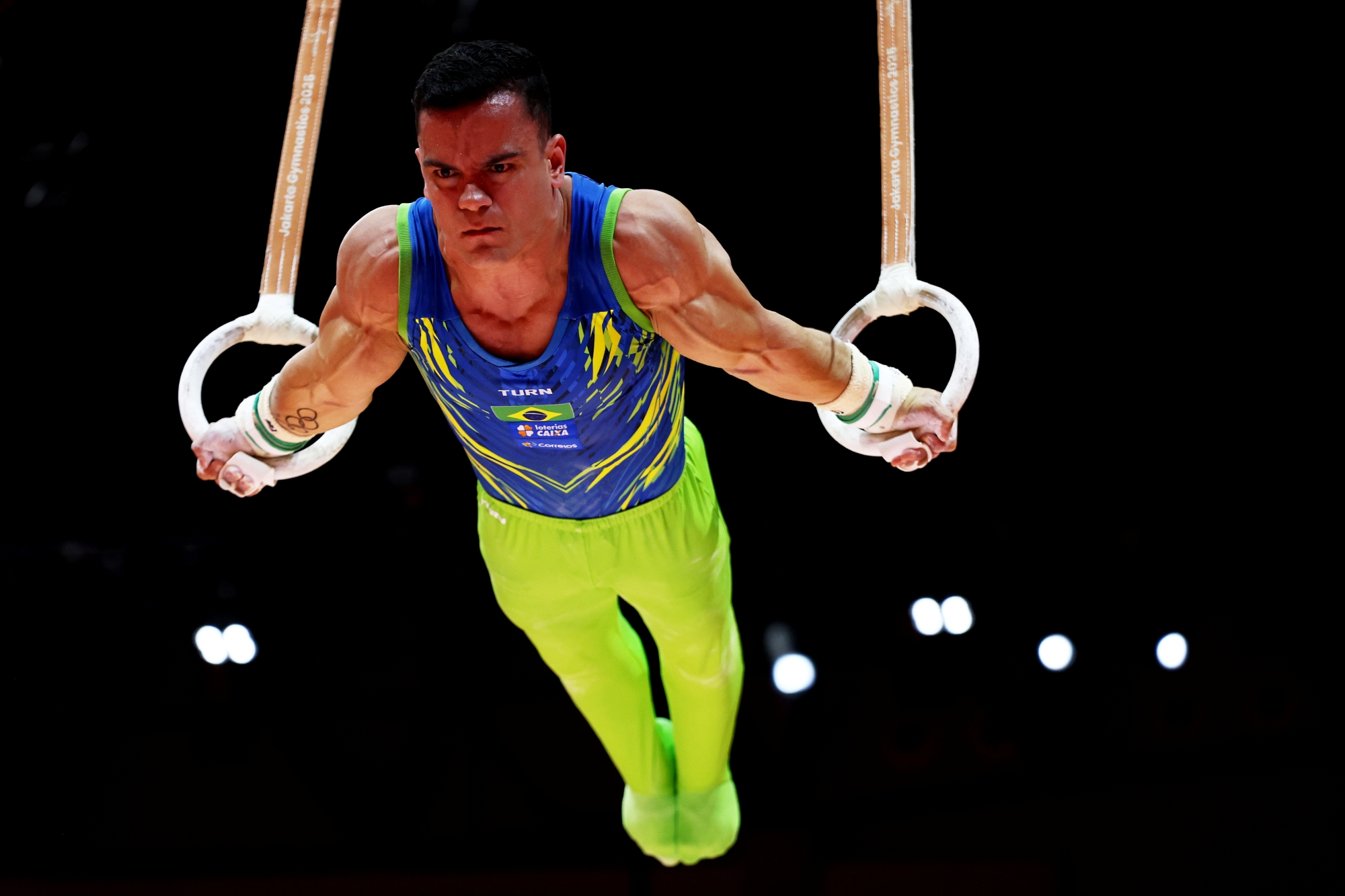 Mundial de Ginástica: Caio Souza fica em 6º lugar na final das argolas
