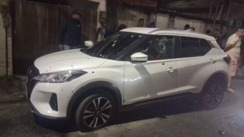 Mãe e filha são fuziladas com mais de 20 tiros dentro de carro no RJ