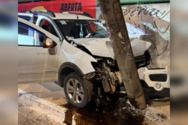 Veja como ficou o carro do motorista vítima de tentativa de latrocínio