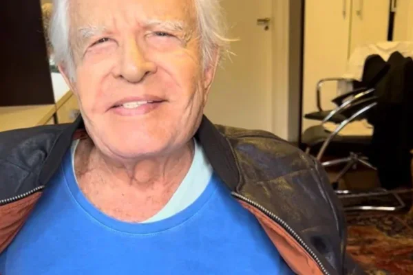 Filhos de Cid Moreira acionam MP contra viúva e denunciam homofobia